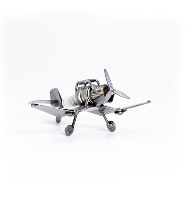 Metalfly f4u Corsair miniature modelfly i restmetal af tændrør og stål elementer. Det klassiske fly med sin "brækkede vinge" Gave flyentusiast fly anden verdenskrig. Metalfigurer modelfly, modelflyver