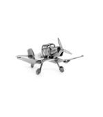 Corsair F4u Miniature Metalfly i restmetal af tændrør og stål elementer. Det klassiske fly med sin "brækkede vinge" Gave til flyentusiast eller pilot.