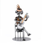 Kvinde solist guitarspiller metalfigur som gave til kvindelig solist guitarist, sangskriver eller musiker eller hende som elsker musik. Musikfigurer og metalfigurer