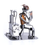 Svendegave til smed metalfigur som svejser metalfigurer og svendegaver