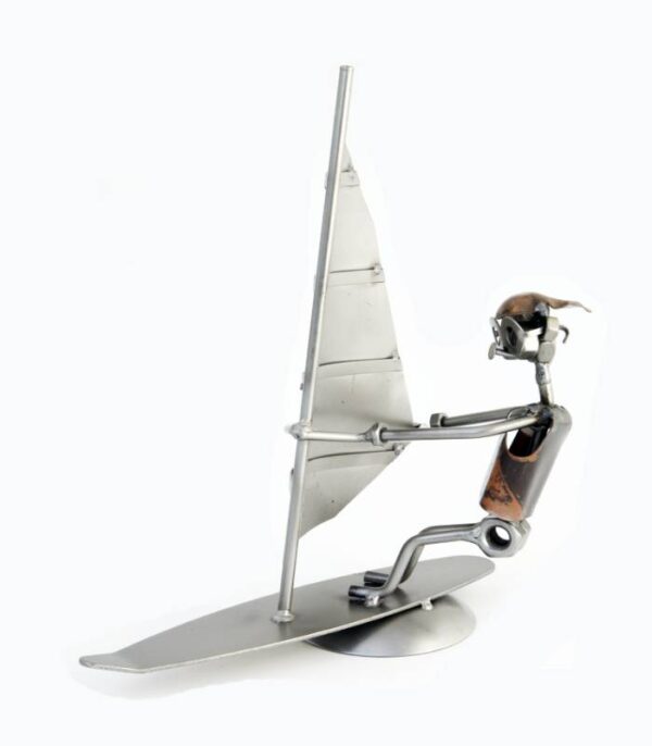 windsurfer på vandet metalfigur som gaveide til ham som windsurfer. Metalfigurer og sportsfigurer som gaver