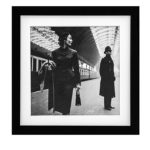 kvinden på perronen retro foto i ramme 20 x 20 cm