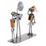 Gave til fotograf med fotomodel metalfigur. svendegaver og metalfigurer