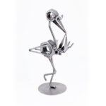 Stork med baby metalfigur af stål. En fin gave til vordende eller kommende mor, som gave eller pynt til babyshower eller barnedåb.