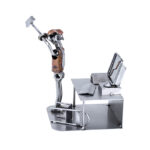 Gave hidsig mand kontorhumor metalfigur og personalegaver inklusiv go nuts lakridser