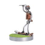 Golfspiller med temperament metalfigur på golfbane. Perfekt gave ide til hidsig golfspiller eller som gave til dårlig taber. Slår golftasken. metalfigurer, sportsfigurer og golffigurer gave shop