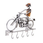 Harley knagerække i metal til mand. Sjov og cool knagerække. Flot gave til manden som har alt og som intet mangler. Gave til motorcykel mand.