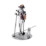 Landmåler eller landinspektør metalfigur. En skøn figur som eksamensgave eller som gave til landmåleren. Tilkøb en personlig gravering