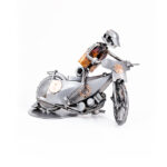 Speedway model motorcykel kører som gave. Detaljerig og cool design af stål og kobber. En perfekt gave til speedway kører eller speedway fan. Model motorcykler og metalfigurer