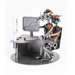 Gave til chef med sekretær penholder metalfigur. Metalfigurer og svendegaver