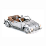 VW Beetle cabriolet metal model 32cm. Perfekt gave ide til vw beetle ejer eller entusiast som flot deco i boligen eller på kontoret.