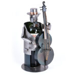 Sjov vinholder metalfigur udført som kontrabasspiller med klasse. Perfekt gave til ham vindrikker eller musiker. Dekorativ og praktisk gave. Metalfigurer, musikfigurer og vinholdere