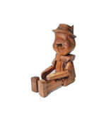 Håndlavede træfigurer som Pinocchio i teak. En populær træfigur som boliginteriør. Træfigurer som ting til boligen.