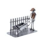 Svendegave til anlægsgartner med trillebør metalfigur. Svendegaver og metalfigurer