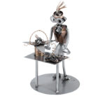 Gave til blomsterbinder laver buket metalfigur. En svendegave til blomsterbinder