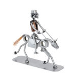 Rytter på hest metalfigur - mand. Dressurrytter som den perfekte gaveide til ham med interesse for heste og dressur ridning.