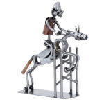 Springrytter på hest metalfigur er en perfekt gave til ham eller hende med interesse for springridning eller konkurrence ridning. Gaveideer med metalfigurer