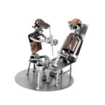 Ortopædkirurg eller sygeplejer metalfigur som gave eller bachelorgave. Se alle vores metalfigurer indenfor syundhedssektoren