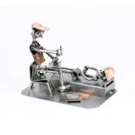 Gave til psykolog mand behandler metalfigur