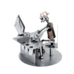 Personalegave kontormand med penholder metalfigur og personalegaver