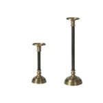 Elegante antik-gyldne lysestager i vintagestil 