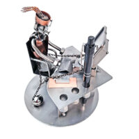 Kontorets trofaste klippe - Penneholder metalfigur - Hende gave til kontorpersonale
