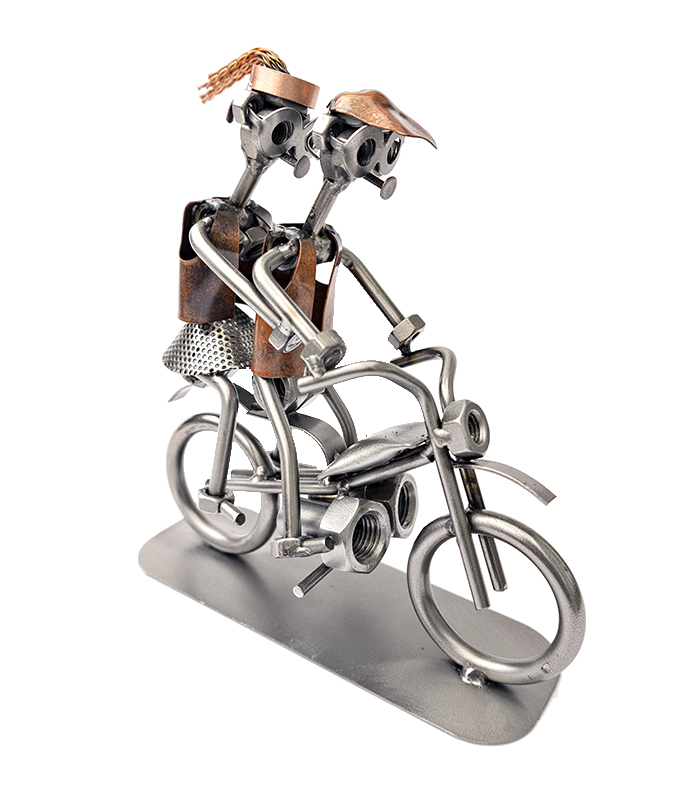 Knallert eller motorcykel med kærestepar metalfigur som gave til knallertkører