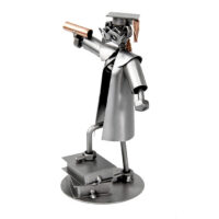 Gave til Hende Kandidat eller Bachelor - Håndlavet metalfigur som gave til kandidat eller bachelor som eksamensgave.
