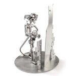 Gave til brandmand metalfigur slukker husbrand som svendegave eller trofæ