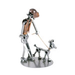 mand eller kvinde med hund metalfigur. Gave webshop med metalfigurer som gaveideer