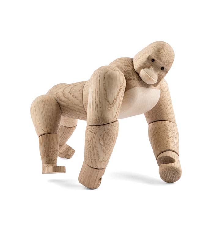 naturfarvet gorilla træfigur i dansk design som gaveide. Træfigurer og designfigurer gave web butik