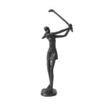 kvinde golfspiller som mat sort figur af støbejern som gaveide til golfspiller kvinde. Sorte figurer speedtsberg