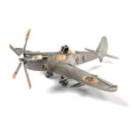 Stor spitfire ww2 verdenskrig fly metalfigur model som gave til flyentusiast eller pilot. veteranfly og modelfly