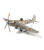 Stor spitfire ww2 verdenskrig fly metalfigur model som gave til flyentusiast eller pilot. veteranfly og modelfly