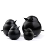 sorte spurvefugle træfigurer eg af dansk design i tre størrelser. Træfigurer gave webshop