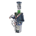 sjov vinholder udført som sømand eller skibskaptajn her som vinholder metalfigur med ror og kikkert