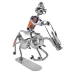 Rytter på hest i galop metalfigur