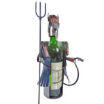 En djævelsk god vin – Håndlavet vinholder med trefork. gave temafest eller mancave