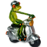 Ham Frøen på sølvfarvet Scooter