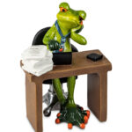 Frø ved skrivebord gave til kontoransat M/K