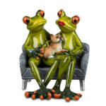 frø par i sofa med hund