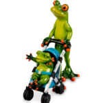 Frø forældre med klapvogn og baby som gave til mor eller som gave til far