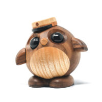 Studenterhue i træ fra Fablewood med figur pingvin, hund, kat, mus eller egern