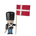 Kongelig garder design træfigur med mørk vagt uniform træfigur dansk design livgarden