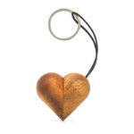 Hjerteformet nøglering eller nøgleophæng af træ fra Fablewood