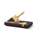 svendegave til maler, bygningsmaler, skibsmaler, industrilakerer, dekorationsmaler eller scenetekniker af træ figur af Maya Soele