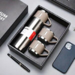 stålfarvet termoflaske gavesæt som gave til kontormand eller kontorkvinde, picnic eller camping