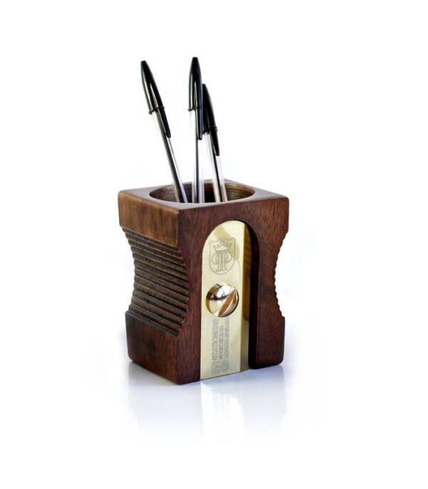 Blyantspidser som penneholder i mørkt træ som gave til kollega gave til kontorelev, gave til skoleelev