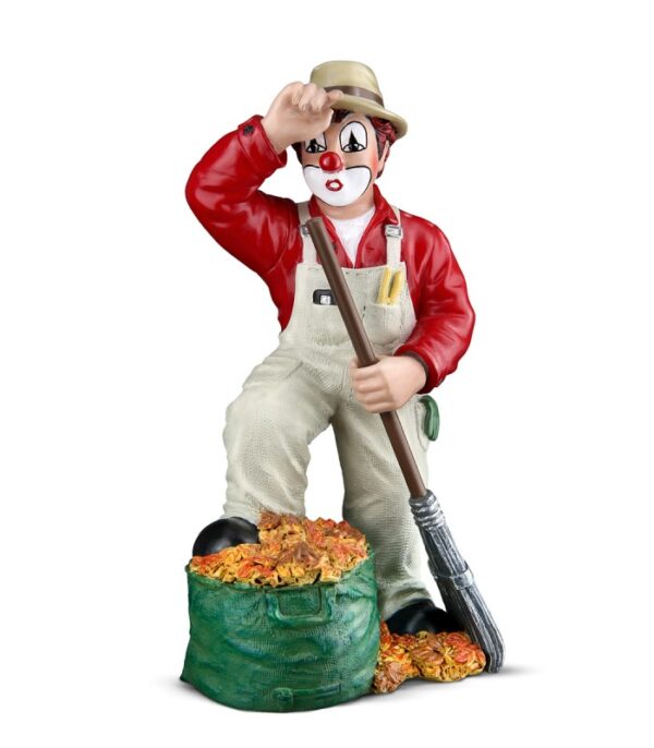 Håndmalet klovnefigur som gave til pedel. Klovn fejer løv figur.